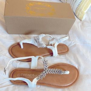 Bridal T strap thong Sandals flat size 8 NIB